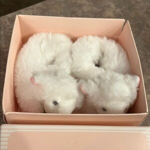 DOUDOU white fluffy lamb booties with rattles for baby.